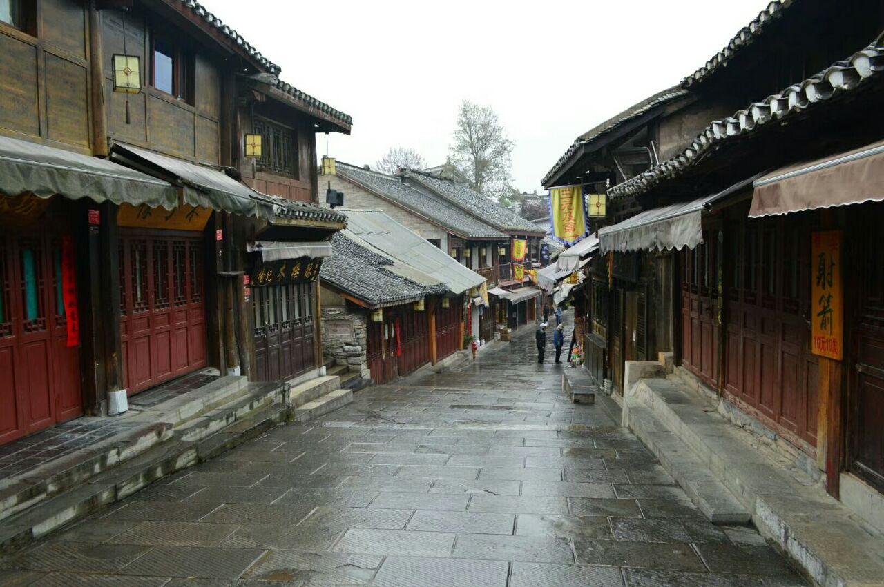 新年临近，交警进城郊涉村区域，多形式精准开展交通安全宣传活动